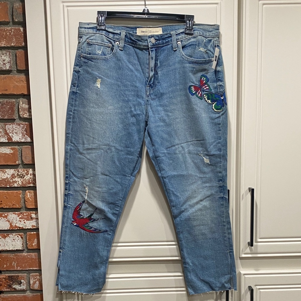 NEW gap embroidered girlfriend jeans 31